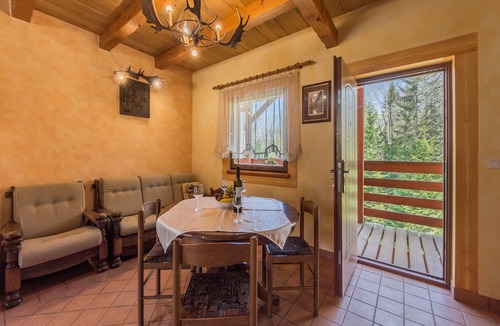 Brod Moravice House | Holiday Home in Brod Moravice with Pool