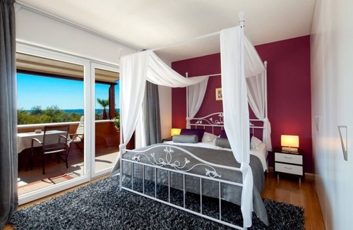 Kapelica House | Holiday Home in Labin with Terrace, Air condition, WIFI, Washing machine (688-1)