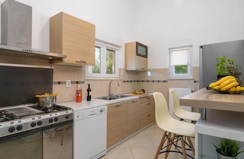 Prodol House | Holiday Home in Prodol with Private Pool