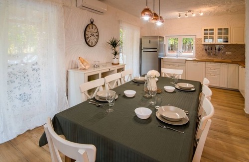 Risika House | Holiday Home in Vrbnik with Terrace, Air condition, WIFI, Washing machine (4770-1)
