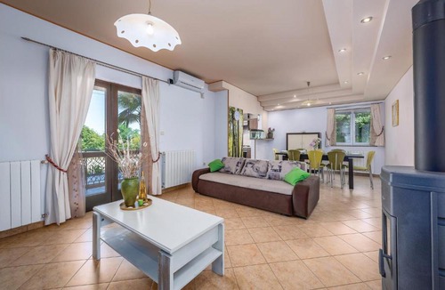 Boljevici House | Holiday Home Krsan with Outdoor Swimmingpool