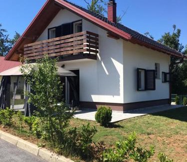 Fuzine Villa | Holiday Home Kuća GORICA BLANCA