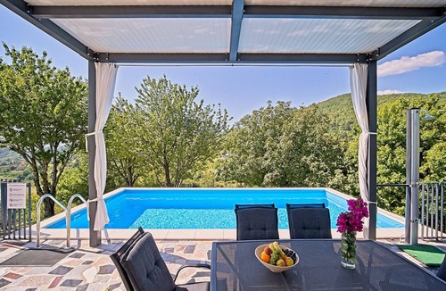 Jastrebarsko Villa | Holiday Home Lipa by Villas Guide