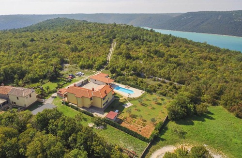 Trgetari House | Holiday Home Mirela by Interhome