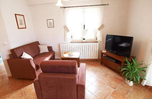 Trgetari House | Holiday Home Mirela by Interhome