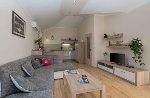 Kastel House | Holiday home mit Klimaanlage und Terrasse