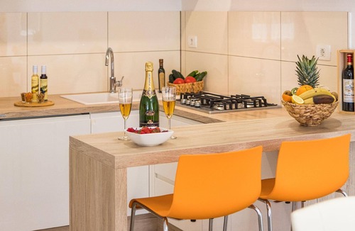 Galizana House | Holiday home "Pietra" with hot tub