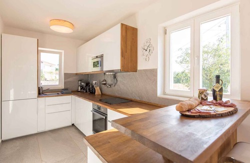 Milovcici House | Holiday home quiet place with pool