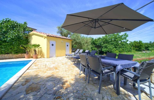 Milovcici House | Holiday home quiet place with pool