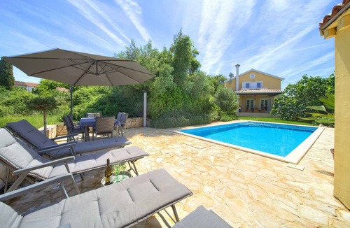 Milovcici House | Holiday home quiet place with pool