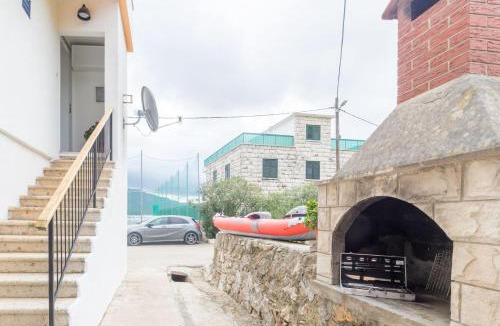 Hodilje House | Holiday Home Riva