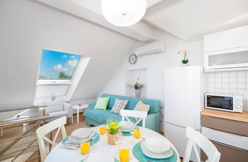 Skrip House | Holiday home Škrika -Three Bedroom Home with heated Pool and Jacuzzi
