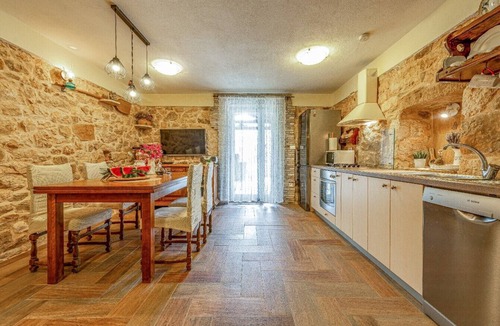 Razanac House | Holiday Home Stone Wall