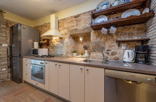 Razanac House | Holiday Home Stone Wall