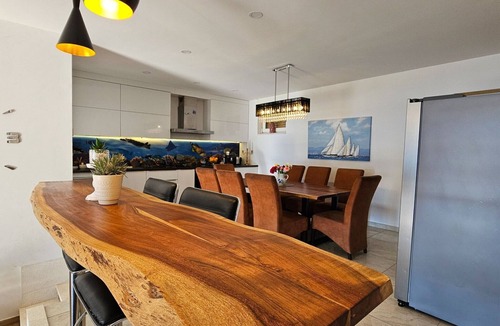 Borak House | Holiday Home Sunrise - Three Bedroom Holiday Home