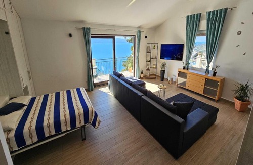 Borak House | Holiday Home Sunrise - Three Bedroom Holiday Home