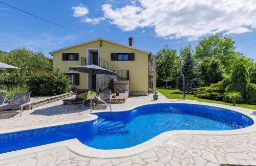 Kapelica House | Holiday Home Ve-Ma by Interhome