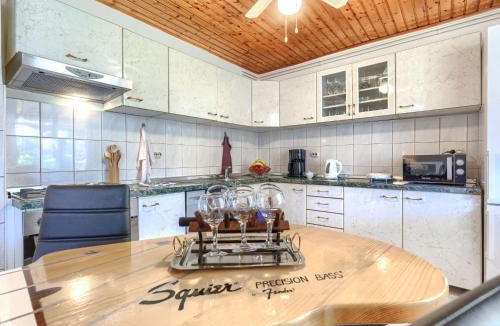 Kapelica House | Holiday Home Ve-Ma by Interhome