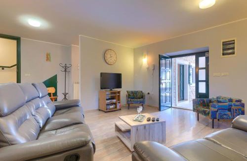 Divsici House | Holiday Home Villa Lancin by Interhome