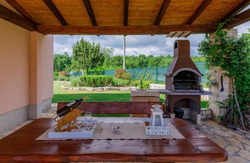 Makovci House | Holiday Home Villa Malini by Interhome
