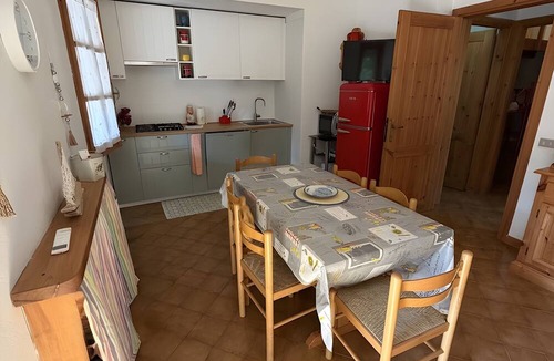 Solanas House | Holiday Home 'Villa Nino - Solanas' with Mountain View, Wi-Fi and Air Conditioning