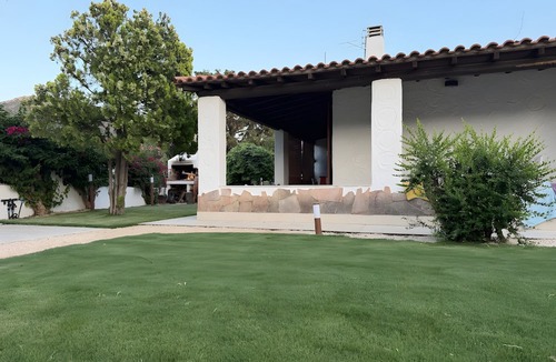 Solanas House | Holiday Home 'Villa Nino - Solanas' with Mountain View, Wi-Fi and Air Conditioning
