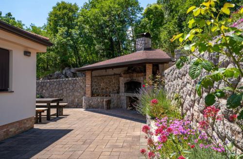 Viskovo House | Holiday Home Villa Toni by Interhome