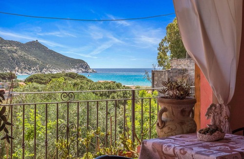 Solanas House | Holiday Home 'Villetta Degli Oleandri' with Sea View, Private Terrace and Air Conditioning