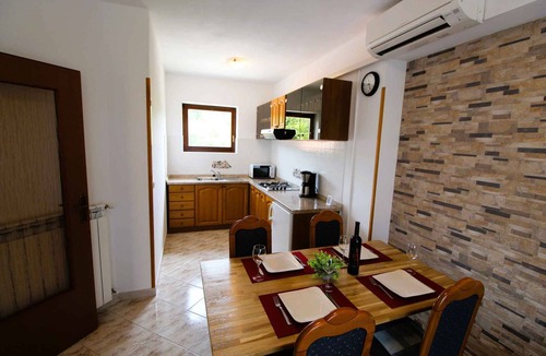Strmac House | Holiday home with 2 separate apartments, swimming pool and air conditioning