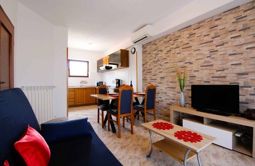 Strmac House | Holiday home with 2 separate apartments, swimming pool and air conditioning