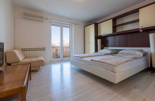 Dramalj House | Holiday home with 3 apartments and summer kitchen