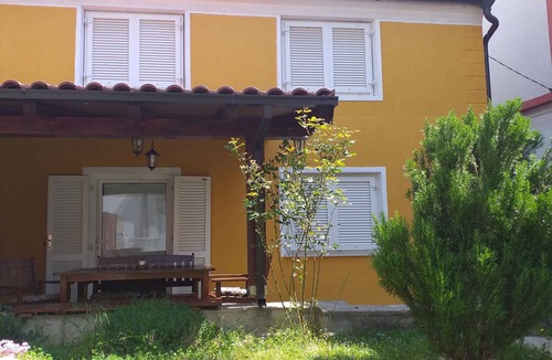 Jadranovo House | Holiday home with a beautiful garden