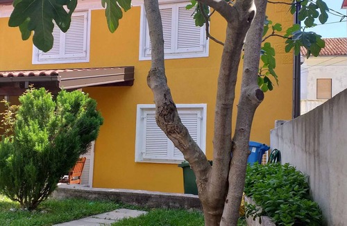 Jadranovo House | Holiday home with a beautiful garden