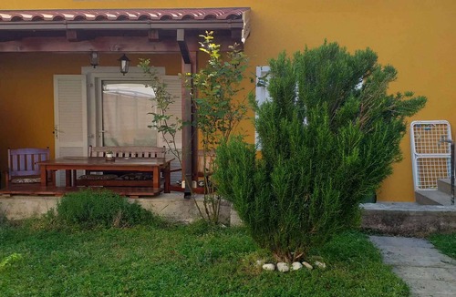Jadranovo House | Holiday home with a beautiful garden