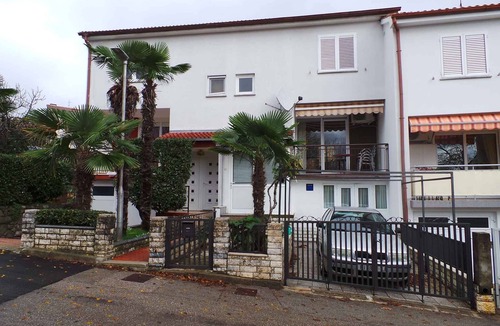 Cikovici House | Holiday home with balcony and air conditioning