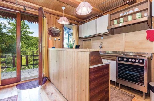 Zlobin House | Holiday home with garden and barbecue