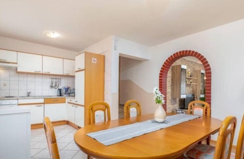 Kastel House | Holiday home with heated pool