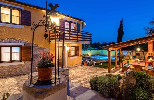 Mali Vareski House | Holiday home with pool, barbecue terrace and children's swing