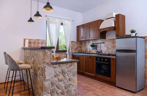 Puntera House | Holiday home with pool and large garden to relax in