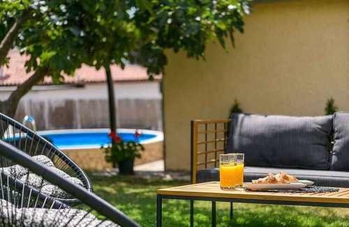 Puntera House | Holiday home with pool and large garden to relax in