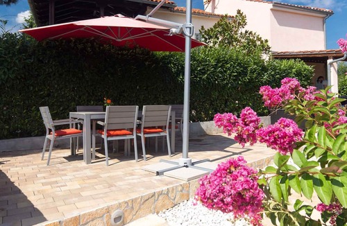 Garica House | Holiday home with pool and fenced garden