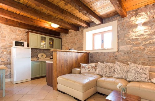 Garica House | Holiday home with pool and fenced garden