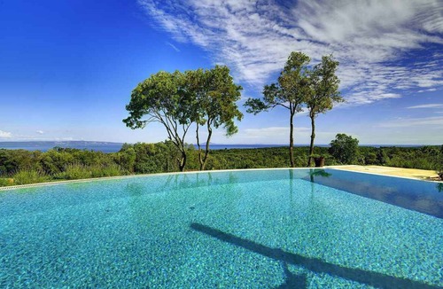 Peruski House | Holiday home with pool and air conditioning