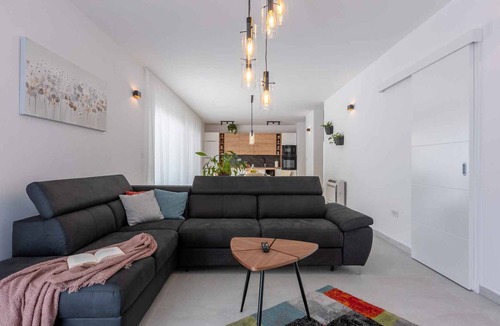 Grizane House | Holiday home with pool and air conditioning