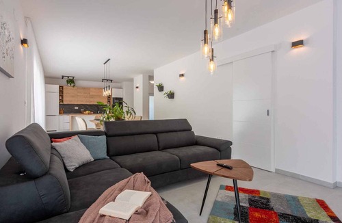 Grizane House | Holiday home with pool and air conditioning