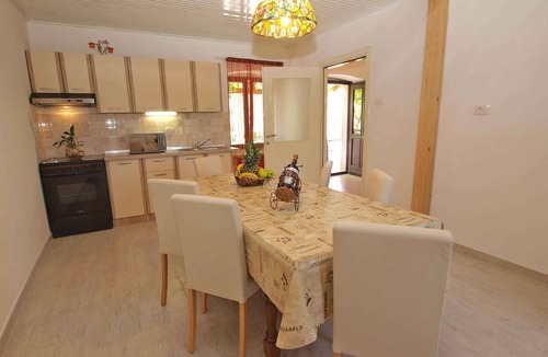 Orbanici House | Holiday home with pool for 6 people