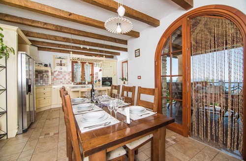 Veprinac House | Holiday home with pool, sauna and gym