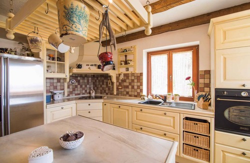 Veprinac House | Holiday home with pool, sauna and gym