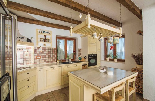 Veprinac House | Holiday home with pool, sauna and gym