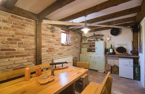 Veprinac House | Holiday home with pool, sauna and gym